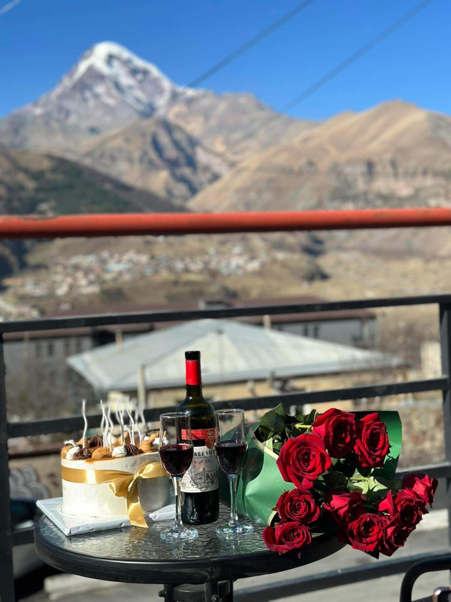 Mate'S Home Kazbegi Exterior foto